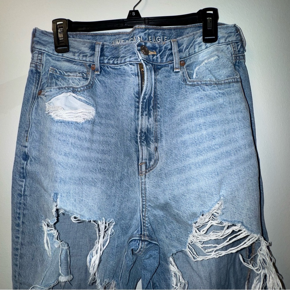 American Eagle Outfitters Women's Light Blue Distressed Jeans